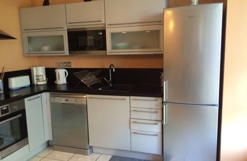 Rodez Apartamento | T2 a 5 minutos del centro, garaje y parking privado.