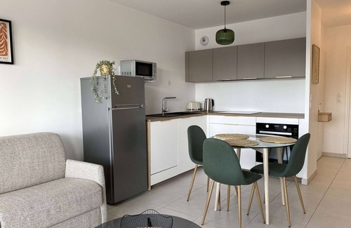 Balaruc-les-Bains Apartamento | Apartamento T2 con terraza y parking, vista al estanque de Thau