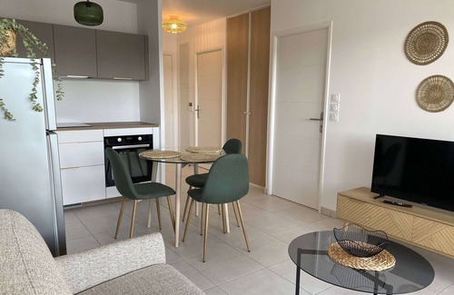 Balaruc-les-Bains Apartamento | Apartamento T2 con terraza y parking, vista al estanque de Thau