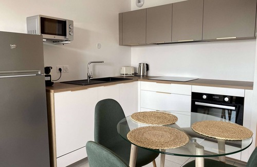 Balaruc-les-Bains Apartamento | Apartamento T2 con terraza y parking, vista al estanque de Thau