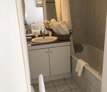 Quartier Croix-Daurade Apartamento | T2 climatisé jardin & court de tennis/piscine/parking/fibre