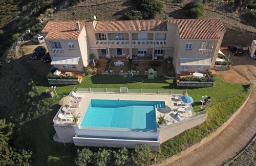 Appietto Casa | T2 GOLFE DE LAVA BORD DE MER AVEC PISCINE