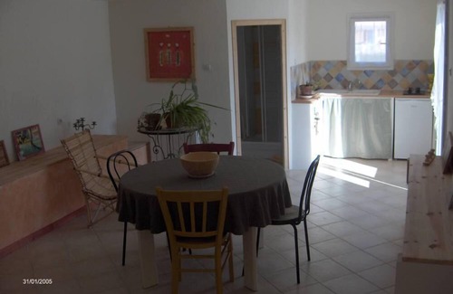 Cadenet Apartamento | T2 planta baja terraza acceso a nivel de villa en el jardín