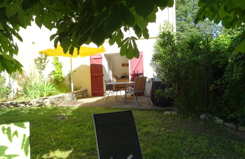 Cadenet Apartamento | T2 planta baja terraza acceso a nivel de villa en el jardín