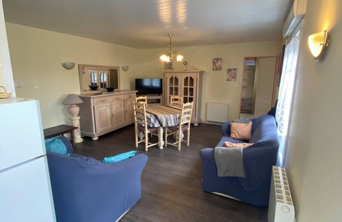 Saint-Amand-les-Eaux Apartamento | T2 ground-floor apartment 2.5kms from town center and casino.