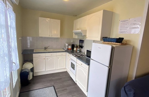 Saint-Amand-les-Eaux Apartamento | T2 ground-floor apartment 2.5kms from town center and casino.
