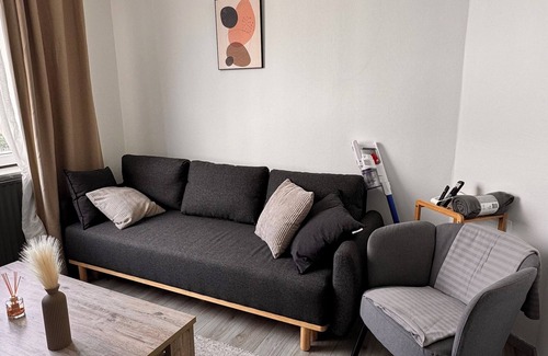 Sint-Jans-Molenbeek Apartamento | T2 New Quiet central neighborhood and transportation in front