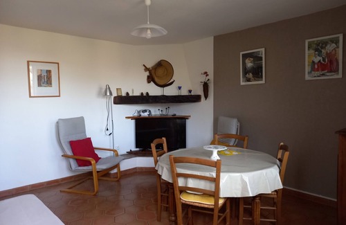 Castellet Otro | T2 en la planta baja en provenzal Bastide con piscina, en el corazón del Luberon
