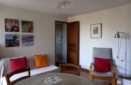 Castellet Otro | T2 en la planta baja en provenzal Bastide con piscina, en el corazón del Luberon
