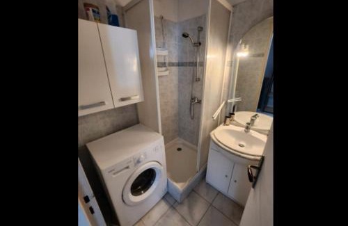 Decines-Charpieu Apartamento | T2 top floor with balcony - Stadium-Arena-Eurexpo