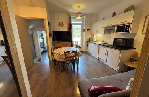 Mont-Dore Apartamento | T3 APARTMENT WITH TERRACE OVERLOOKING THE SANCY - CURES OR VACATION -