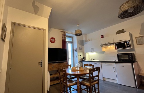 Mont-Dore Apartamento | T3 APARTMENT WITH TERRACE OVERLOOKING THE SANCY - CURES OR VACATION -