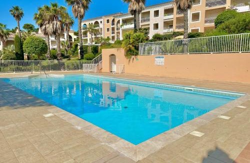 Giens Apartamento | T3 avec terrasse, parking & piscine - Proche plages et randos - Le Mérou
