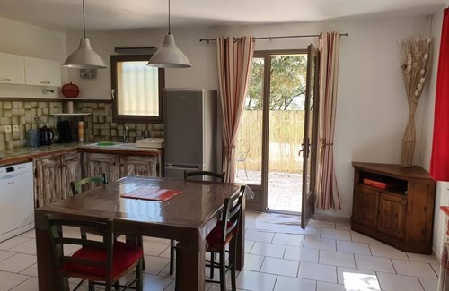 Pernes-les-Fontaines Casa | T3 country house, cocoon of nature.