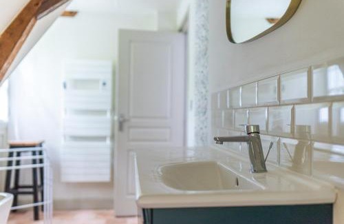 Gennes-Val-de-Loire Apartamento | T3 Duplex dépendance du Château