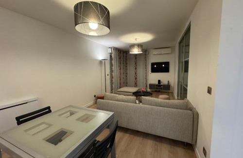 Decines-Charpieu Apartamento | T3 duplex terrasse-parking Groupama Stadium LDLCArena