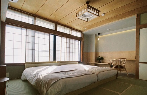 Takadanobaba Apartamento | T3 - Extensively renovated by the team of award-winning designer hotel architects to preserve comfort, tradition and safety.