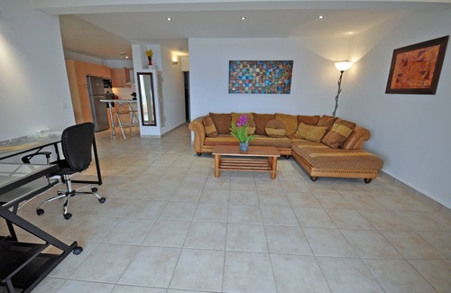 Porticcio Apartamento | T3 of 68 m2 in Porticcio. Covered terrace 20 m2, small garden 50 m2. Walking distance to the beach.