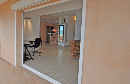 Porticcio Apartamento | T3 of 68 m2 in Porticcio. Covered terrace 20 m2, small garden 50 m2. Walking distance to the beach.