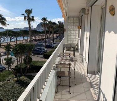 La Ciotat Apartamento | T3 sur la plage vue féerique mer,wifi, parking inclus , clim