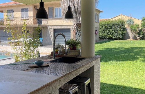 Lunel-Viel Villa | T4 family villa with garden and 8x4 pool equipped pool house