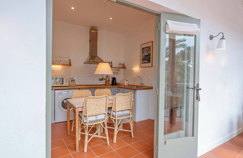 Tamariu Apartamento | T5 · 🌊 Cozy Retreat 50m to Beach & Garden Escape