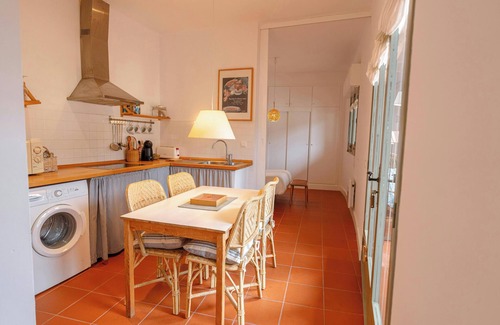 Tamariu Apartamento | T5 · 🌊 Cozy Retreat 50m to Beach & Garden Escape