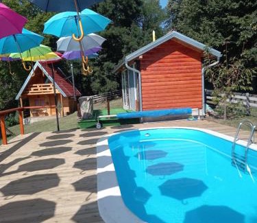 Mladenovac Casa | Taćina i Dokina kolibica