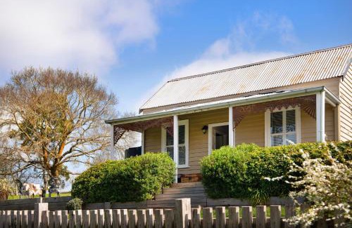Daylesford Casa | Table Hill Cottage - dog friendly retreat