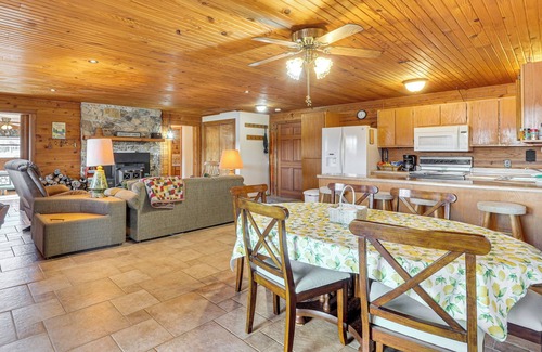 Shell Knob Cabina | Table Rock Lake Cabin w/ Waterfront Views!