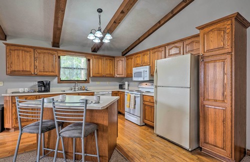 Arrow Point Casa | Table Rock Lake Getaway w/ Fire Pit, Deck & Grill!