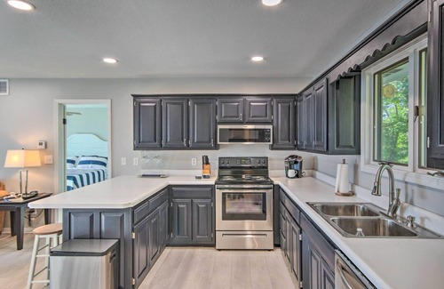Emerald Beach Casa | Table Rock Lake Hideaway w/ Deck: Bring Your Boat!