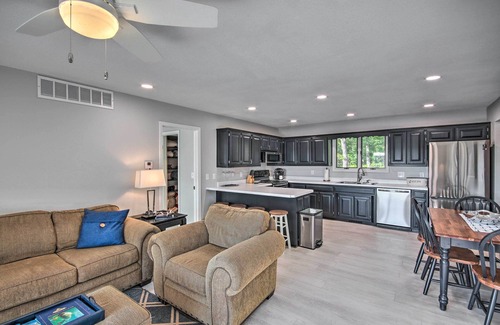 Emerald Beach Casa | Table Rock Lake Hideaway w/ Deck: Bring Your Boat!