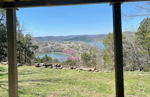 Eureka Springs Casa | Table Rock Lakeview Home Retreat: Stunning Sunsets, Close to Eureka Springs