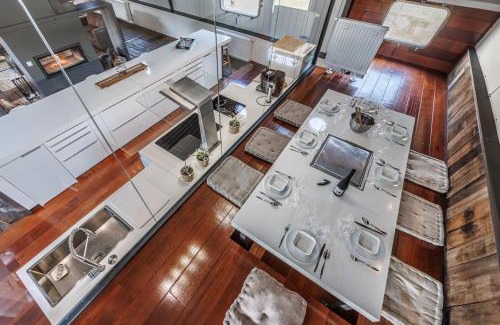 Ittre Alquiler De Eote | Tabor 67 Luxury Houseboat