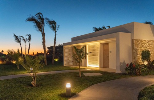 Tingaki Villa | Taf Boutique Villa 1 bedroom villa, beachfront with private heated pool