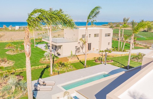 Tingaki Villa | Taf Boutique Villa 3 bedroom villa, beachfront with private heated pool