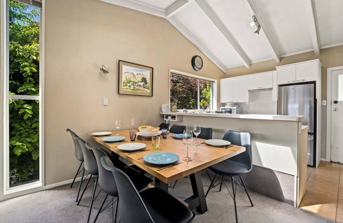 Wanaka Casa | Taha Wai - Wanaka Holiday Home