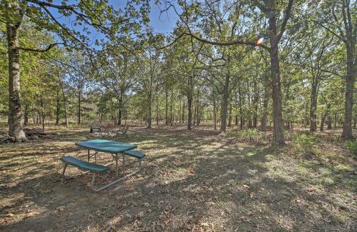 Scraper Casa | Tahlequah Duplex with Screened-in Porch and Fire Pit!