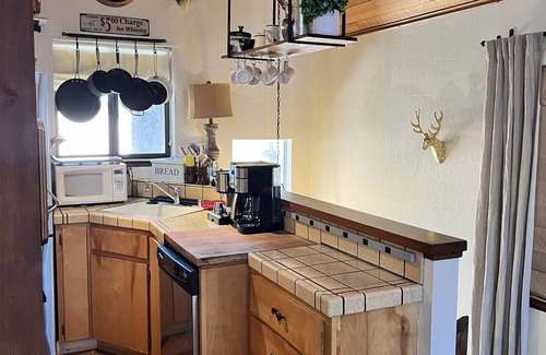 Serene Lakes Cabina | Tahoe Calm — Serene Lakes Waterfront Cabin