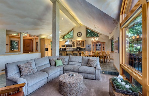 Country Club Estates Casa | Alquiler de lujo en South Lake Lake Tahoe con preciosas vistas a la montaña