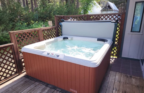 Christmas Valley Casa | Tahoe River House with Hot Tub on private two riverfront acres