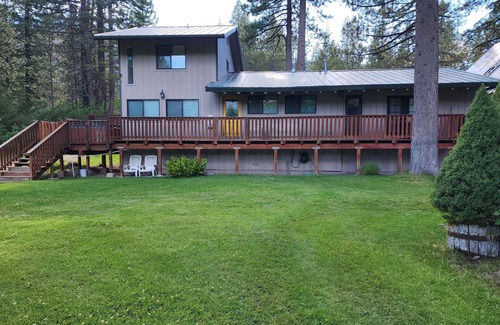 Christmas Valley Casa | Tahoe River House with Hot Tub on private two riverfront acres