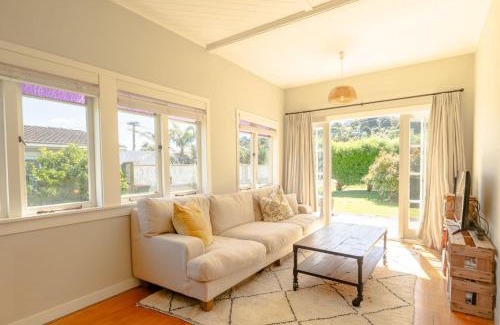 Surfdale Casa | Taimana Beach Front, Surfdale