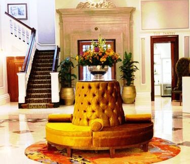 Cape Town City Centre Apartamento | Taj Hotel Cape Town - luxury 5 star suites - very spacious with kitchenette, Lions Head views