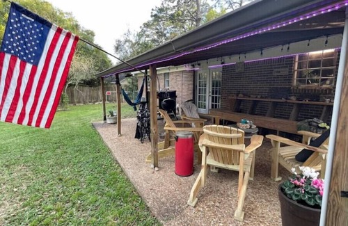 Tillmans Corner Casa | Take a break on Freeway Lane
