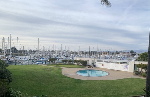 Hollywood Condominio | Take Advantage of Our Spring Special! Book Now thru June and get a 15% discount!