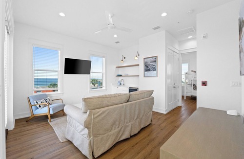 Silver Sands Beach Apartamento | Take it Easy by Book That Condo