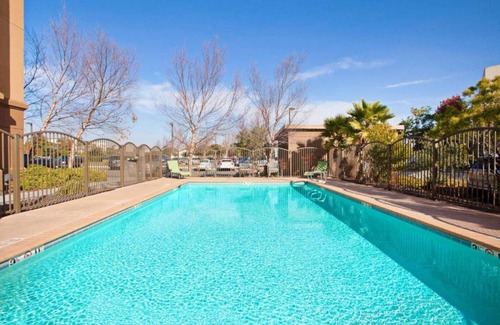 Alameda Casa | Take it easy before your flight from Oakland !!