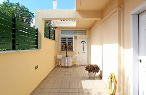 Rafina Apartamento | Takis & Machi house